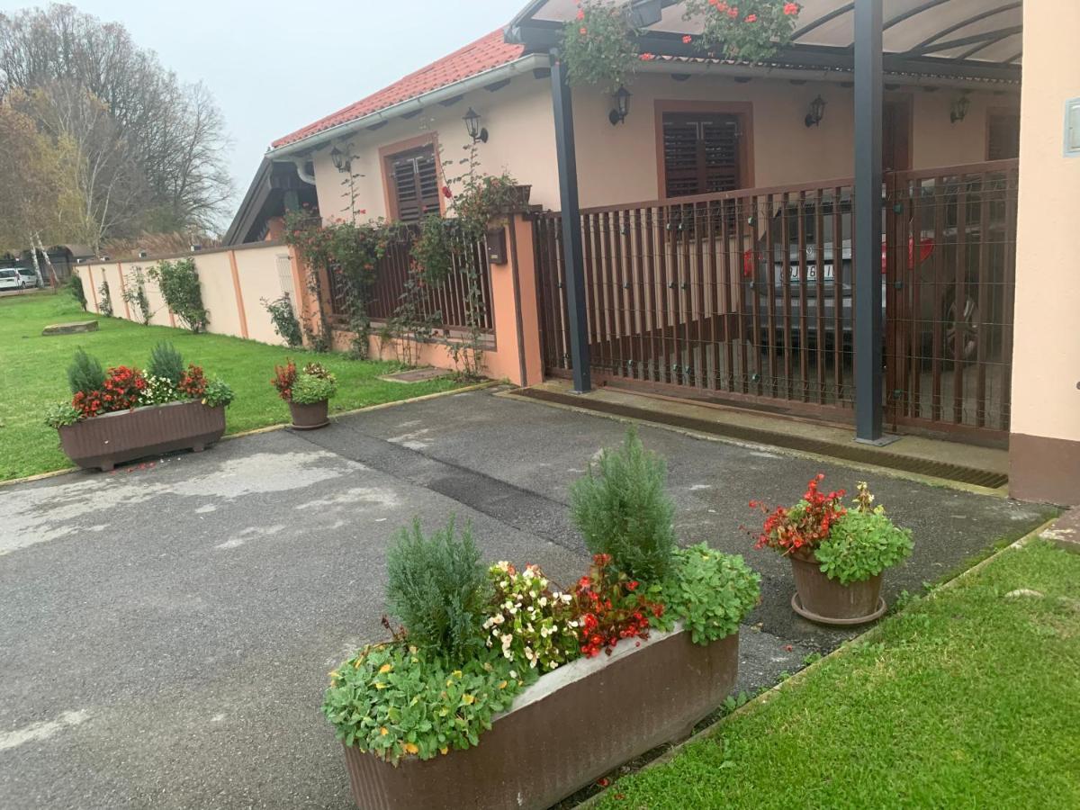 Bed and Breakfast Sobe Glavas Garesnica Exterior foto